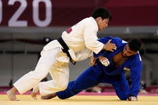 Judoka israelí resiste en Tokio tras retirada de 2 rivales