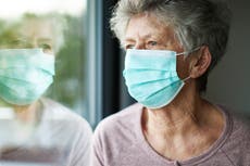 Anticuerpos de COVID “caen” entre ancianos, lo que impulsa la implementación de la vacuna de refuerzo