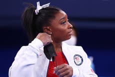 ¿Qué le pasó a Simone Biles? La estrella de EE. UU. se retira de la final de gimnasia por equipos femeninos