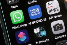 GBretaña exime a trabajadores esenciales de cuarentena COVID