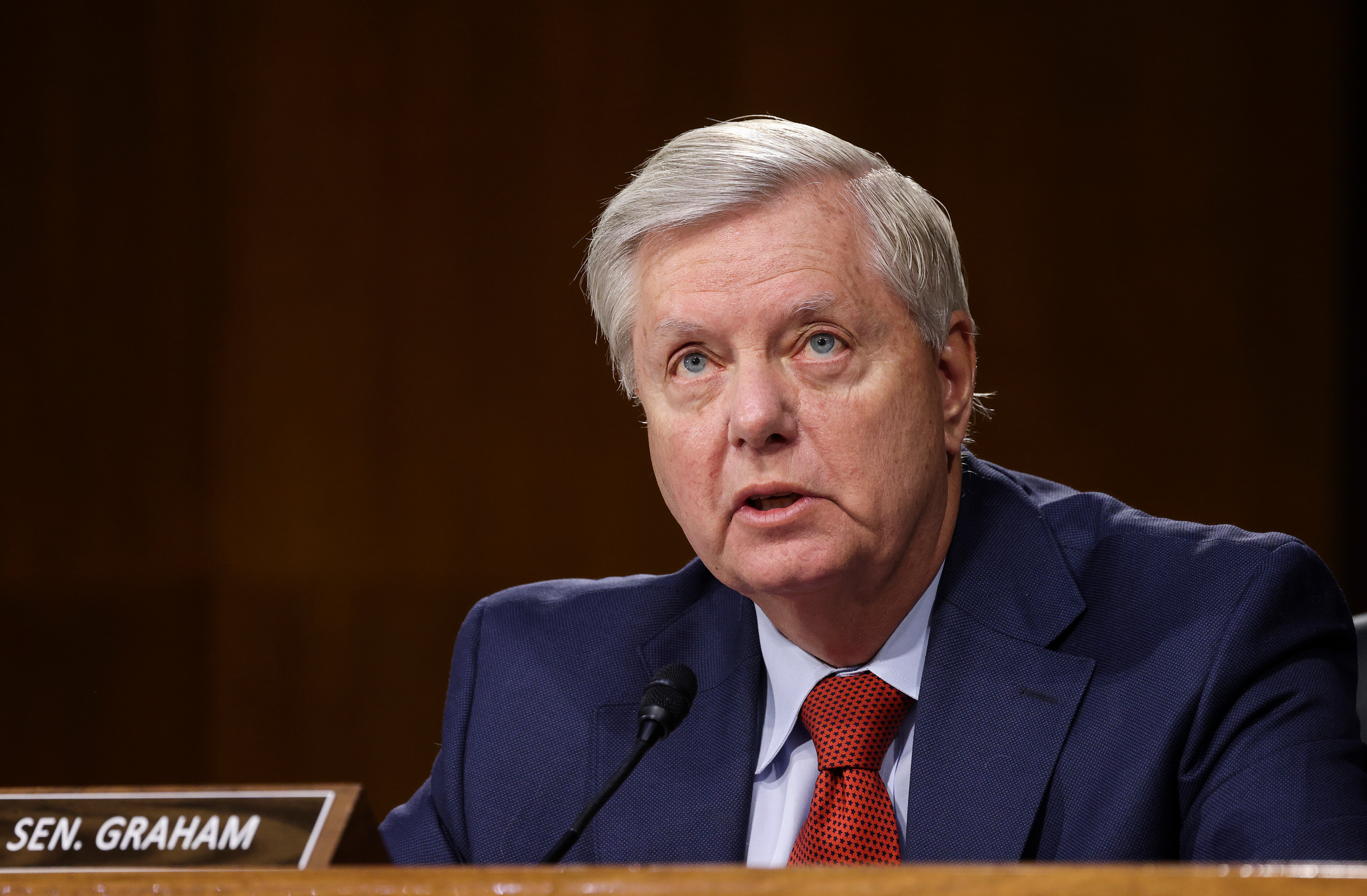 Lindsey Graham dio positivo por COVID pese a estar vacunado