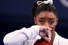 Simone Biles: la gimnasta de EE.UU. revela problemas de salud mental tras abandonar a su equipo en la final