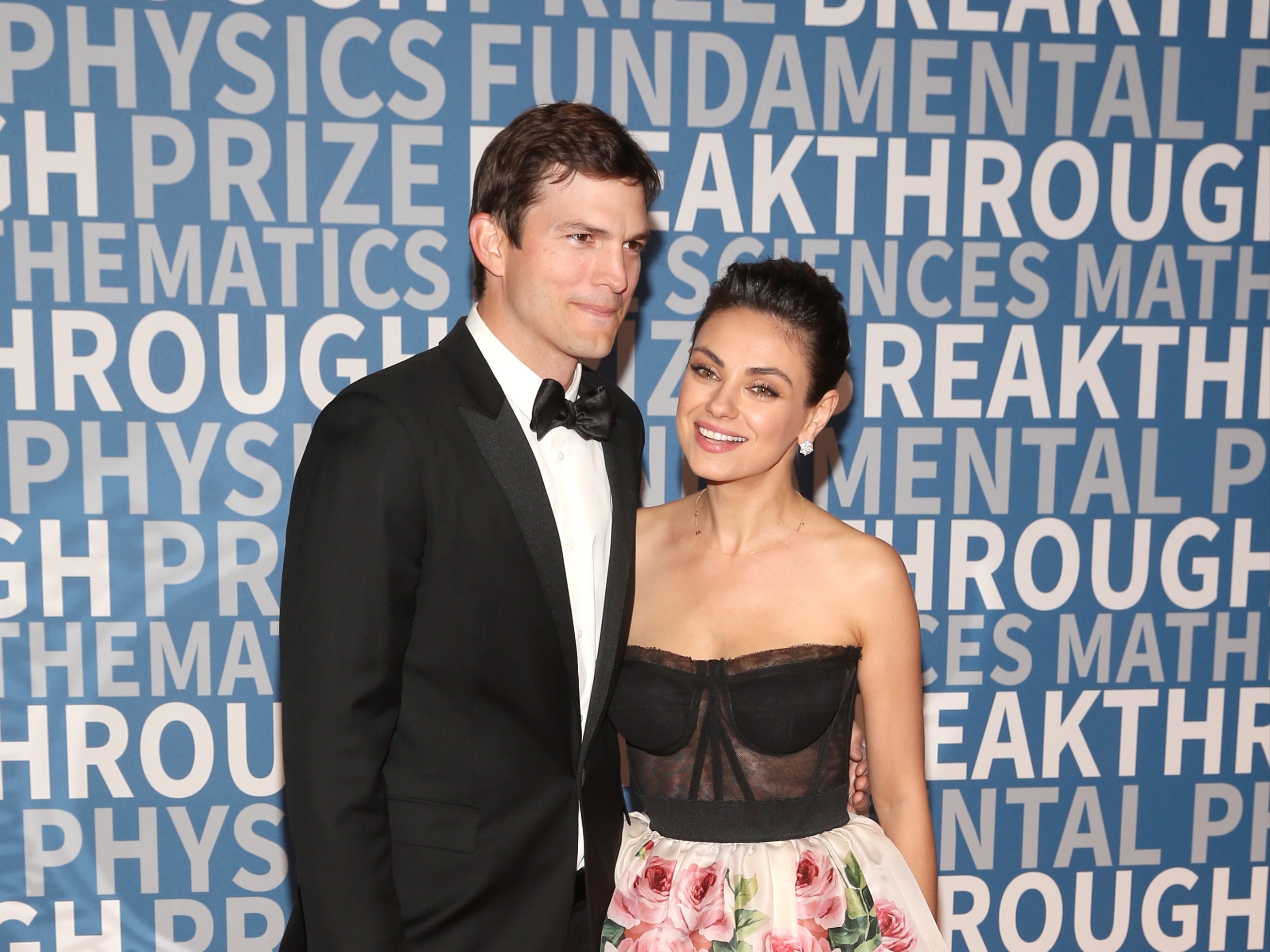 Por qué los expertos están de acuerdo con los hábitos de baño de Mila Kunis y Ashton Kutcher