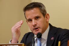 Kinzinger dice que los republicanos agradecen en privado por la postura antidisturbios del Capitolio, mientras critica a Fox News