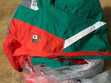Equipo femenil de softbol de México tira su uniforme a la basura tras perder en Tokio 2020