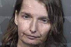 Mujer de Florida arrestada por mantener a un niño autista encerrado en una jaula