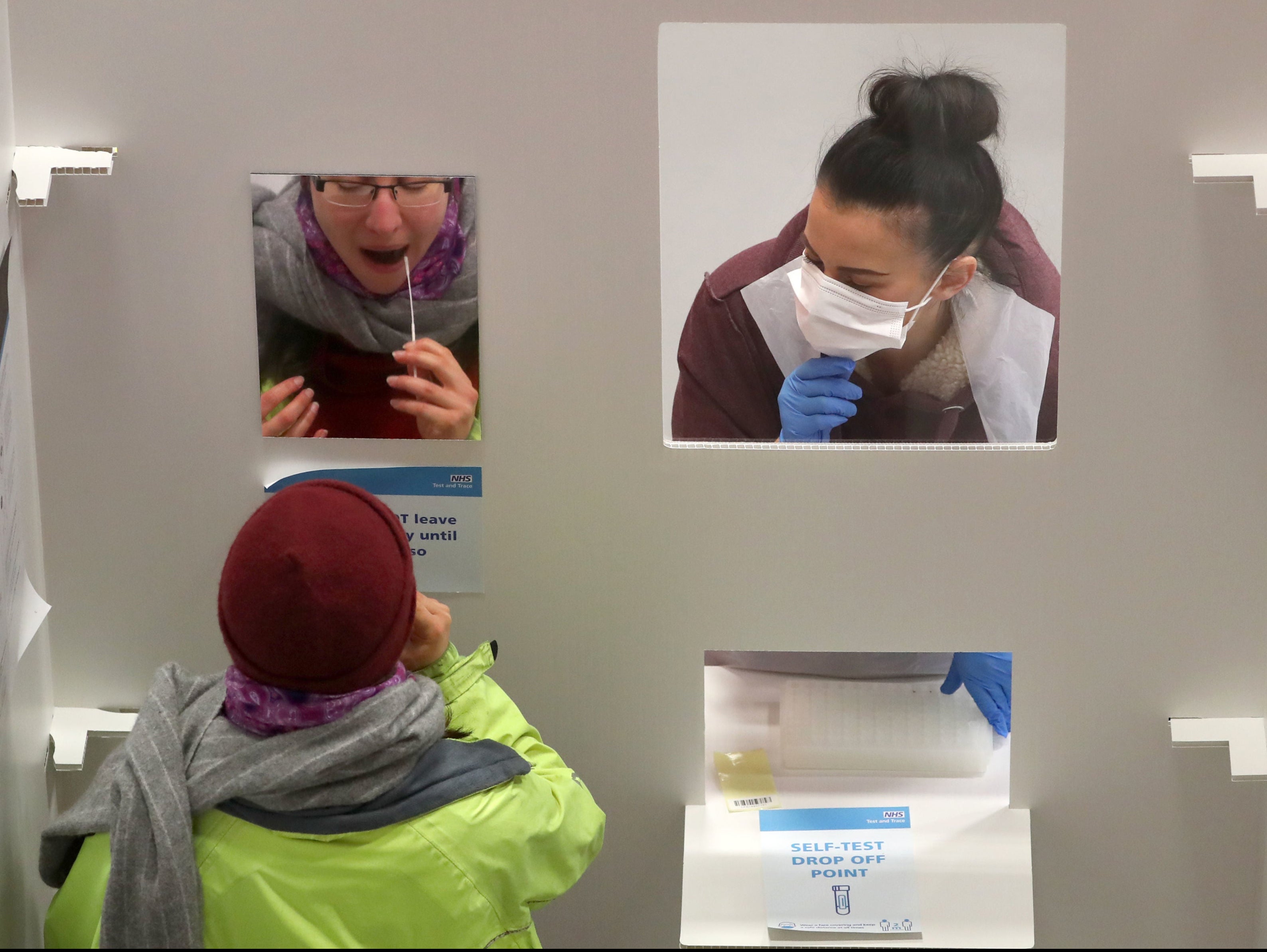 Universitarios regresan a clases en Reino Unido ¿Cuáles son los protocolos en caso de COVID?