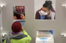 Universitarios regresan a clases en Reino Unido ¿Cuáles son los protocolos en caso de COVID?