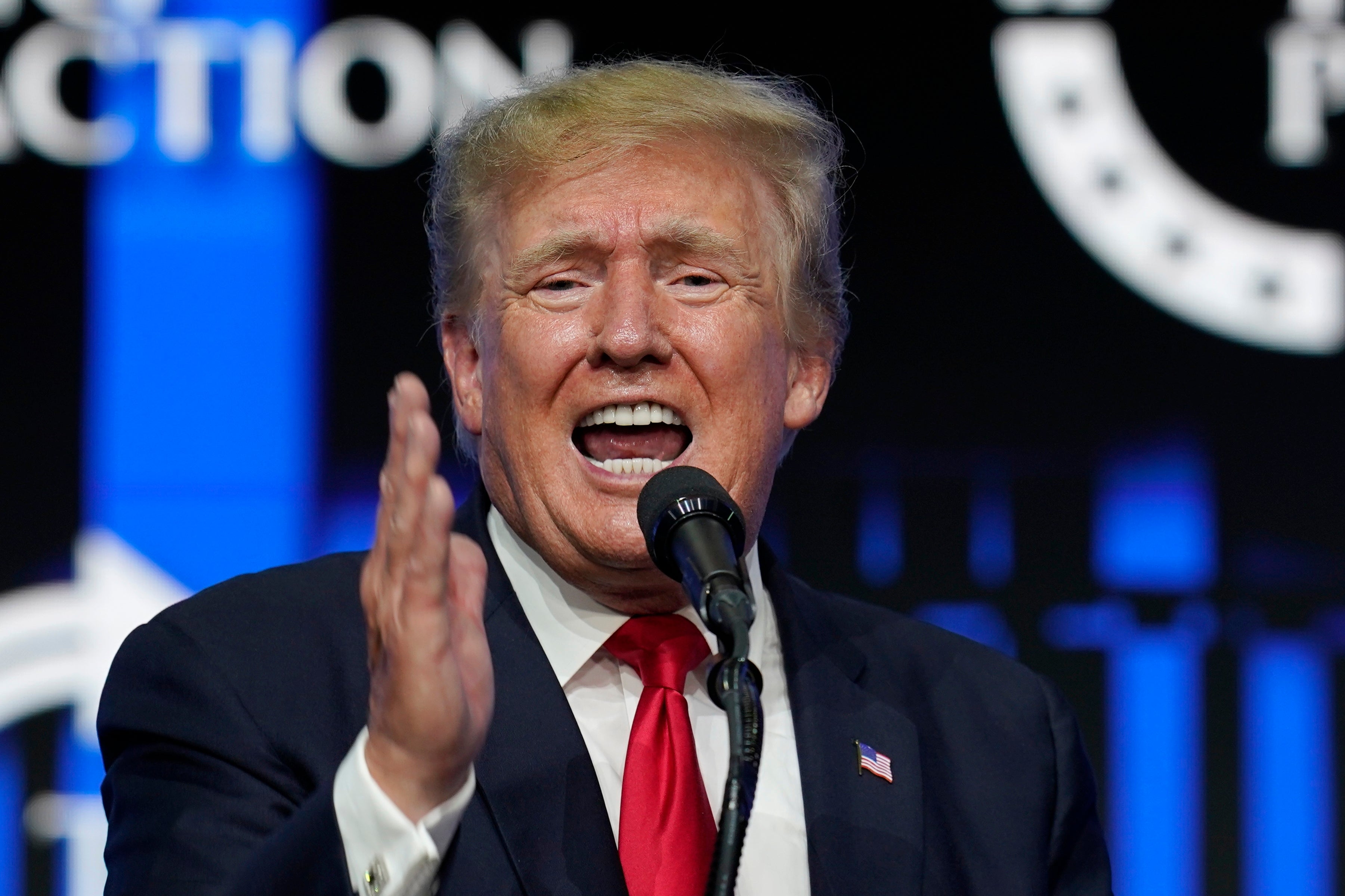 Mark Meadows dice que Trump se reunió con “miembros del gabinete” a pesar de no tener gabinete