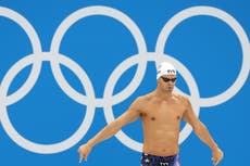 Nadador olímpico antivacunas es criticado por negarse a usar cubrebocas