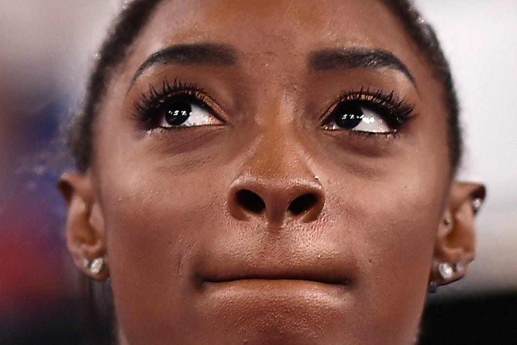 Simone Biles se retira de las finales de gimnasia de salto y barras asimétricas