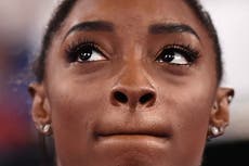 Simone Biles se retira de las finales de gimnasia de salto y barras asimétricas