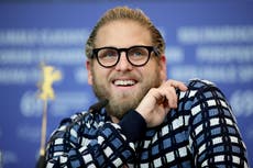 Jonah Hill estrena un nuevo tatuaje que celebra la positividad corporal: “Body Love”