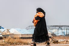 Niña estadounidense cuya madre murió después de unirse a Isis es rescatada de Siria