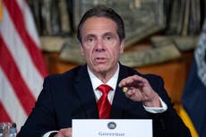 Extraño clip de Andrew Cuomo cantando “Do You Love Me?” a una asesora