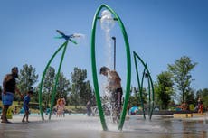 Un verano de clima extremo golpea a lugares más ricos