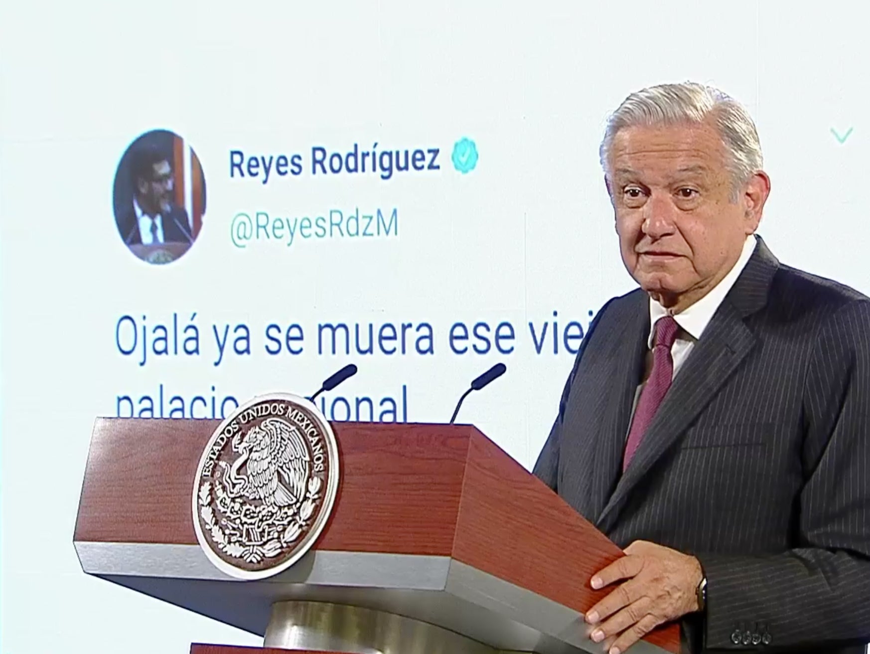 AMLO pide renunciar por dignidad a los magistrados del TEPJF