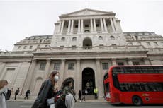 El Banco de Inglaterra mantiene su principal tasa en mínimos