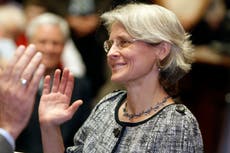 El Senado confirma a la primera mujer abiertamente LGBTQ+ en servir como jueza federal