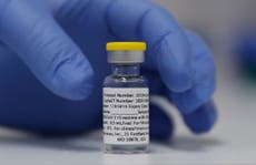 AstraZeneca y Novavax aseguran que sus vacunas protegen contra ómicron