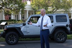 Joe Biden se burla de Ron DeSantis tras las críticas en Florida: “¿Gobernador quién?”