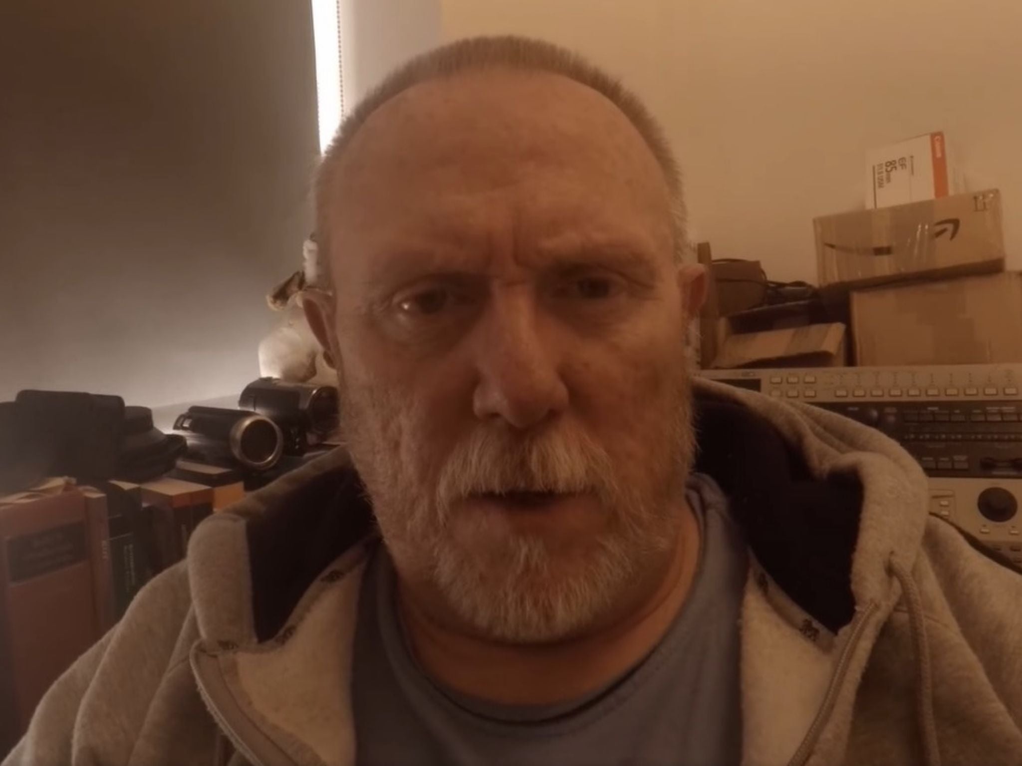 Hombre antivacuna muere de COVID nueve días después de decir que el virus no es “nada que temer”