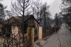 Miles de personas huyen de los incendios en Grecia y Turquía