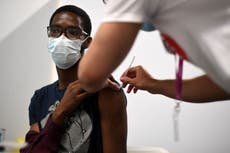 FDA da aprobación total a la vacuna Pfizer contra COVID-19