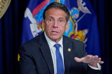 Acusadora de Cuomo de manosear su seno inicia demanda penal