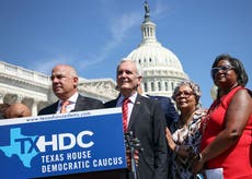 Demócratas de Texas se ausentan de la legislatura estatal y presentan demanda contra el gobernador republicano por proyecto de ley de votación