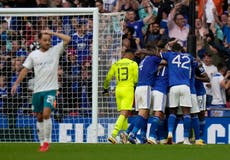 Con penal tardío, Leicester vence a City en Community Shield