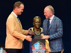  NFL:  busto de Peyton Manning en el  Salón de la Fama es ridiculizado por no parecerse en nada a la estrella