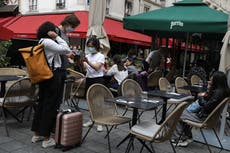 Francia pide pase de COVID para restaurantes y trenes