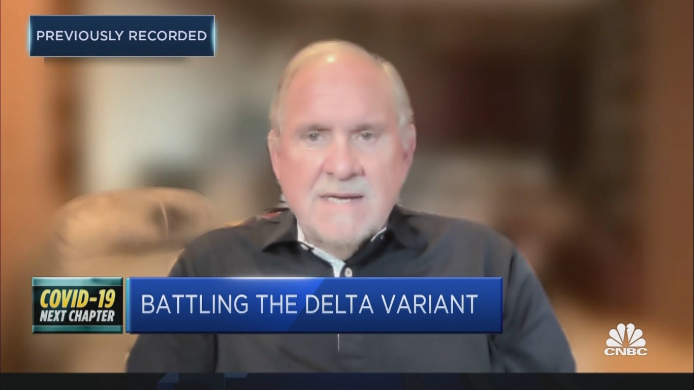 Experto asegura que “estamos más cerca del comienzo” de la pandemia de COVID-19 que del final