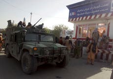 Enviado de Estados Unidos insta a talibanes a detener su ofensiva y volver a las negociaciones