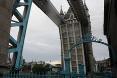 Vuelve a abrir puente de Londres tras falla mecánica