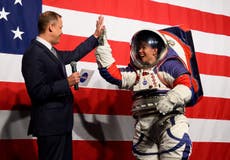 NASA retrasa la misión lunar Artemis hasta 2025 porque los trajes espaciales no están listos