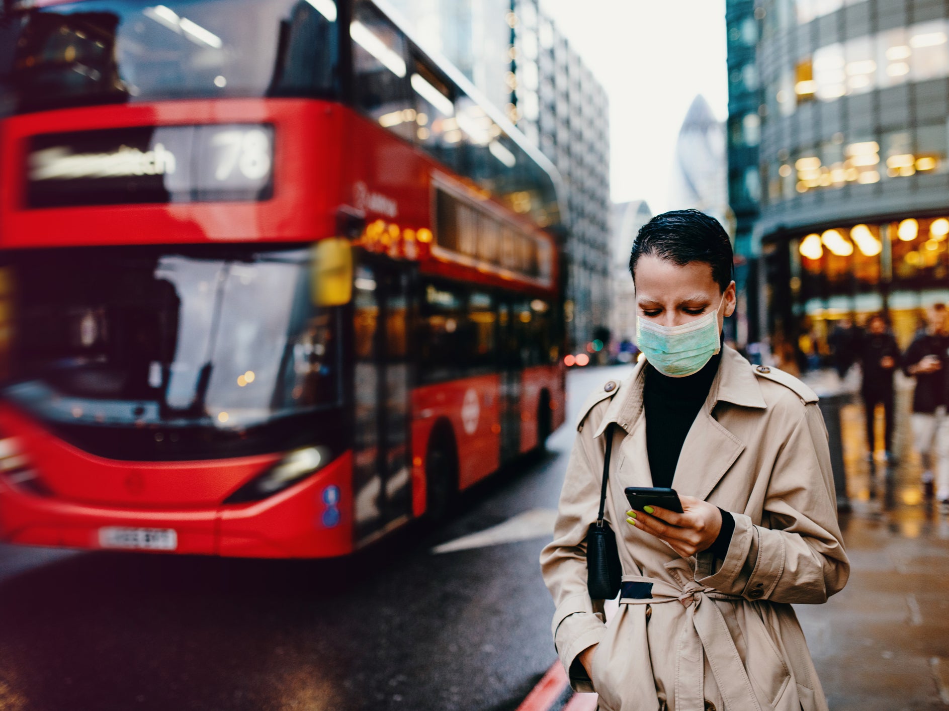 Cómo se sienten los empleados ante los recortes salariales por no desplazarse a la oficina