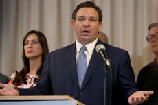 DeSantis afirma que las cubrebocas son una obsesión de los medios de comunicación