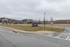 Presentan cargos de asesinato contra dos entrenadores tras la muerte de una basquetbolista de 16 años