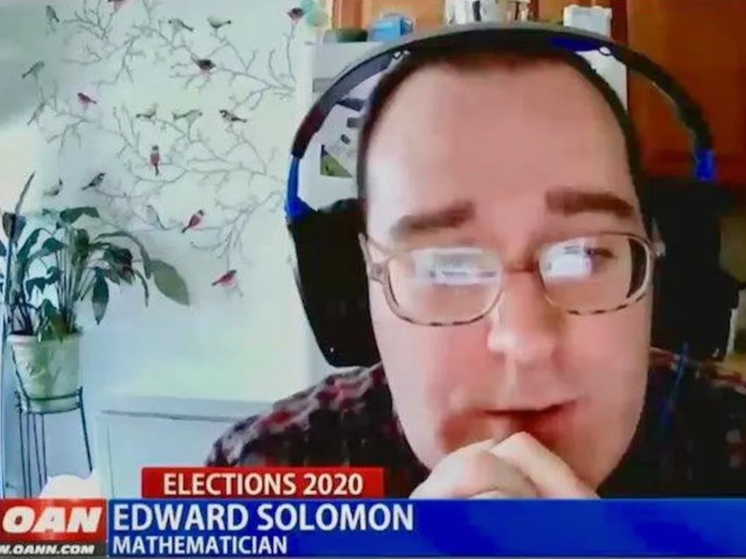 Demandan a supuesto experto en matemáticas y a la cadena OAN por datos difamatorios sobre elecciones en EE.UU.