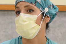 Enfermera de Misisipi renuncia a atender pacientes con COVID-19 por fatiga mental tras nueva ola de contagios