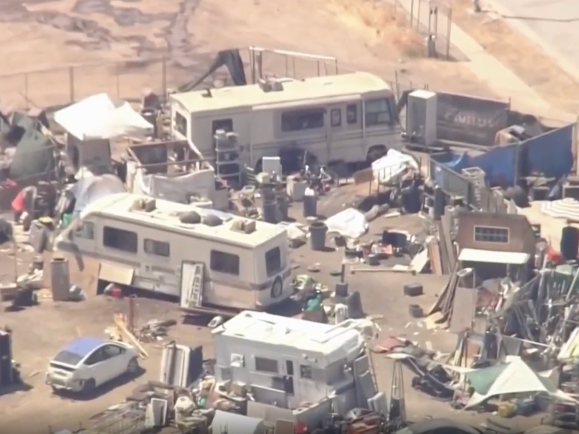 Campamento para personas sin hogar se construye en sitio destinado a campus de Apple en San José