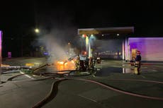 Tesla accidentado necesita 40 veces más agua que un automóvil normal para apagar llamas, según bomberos