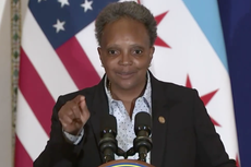 La alcaldesa de Chicago, Lori Lightfoot, critica los informes de que la policía le dio la espalda por la muerte de una mujer oficial