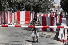 Talibanes toman control de Kandahar, mientras Estados Unidos y Reino Unido envían tropas para evacuar Afganistán