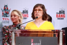Mayim Bialik, estrella de The Big Bang Theory, aclara su postura sobre las vacunas