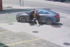 Luchador de UFC aborda a ladrón de autos en gasolinera de Colorado
