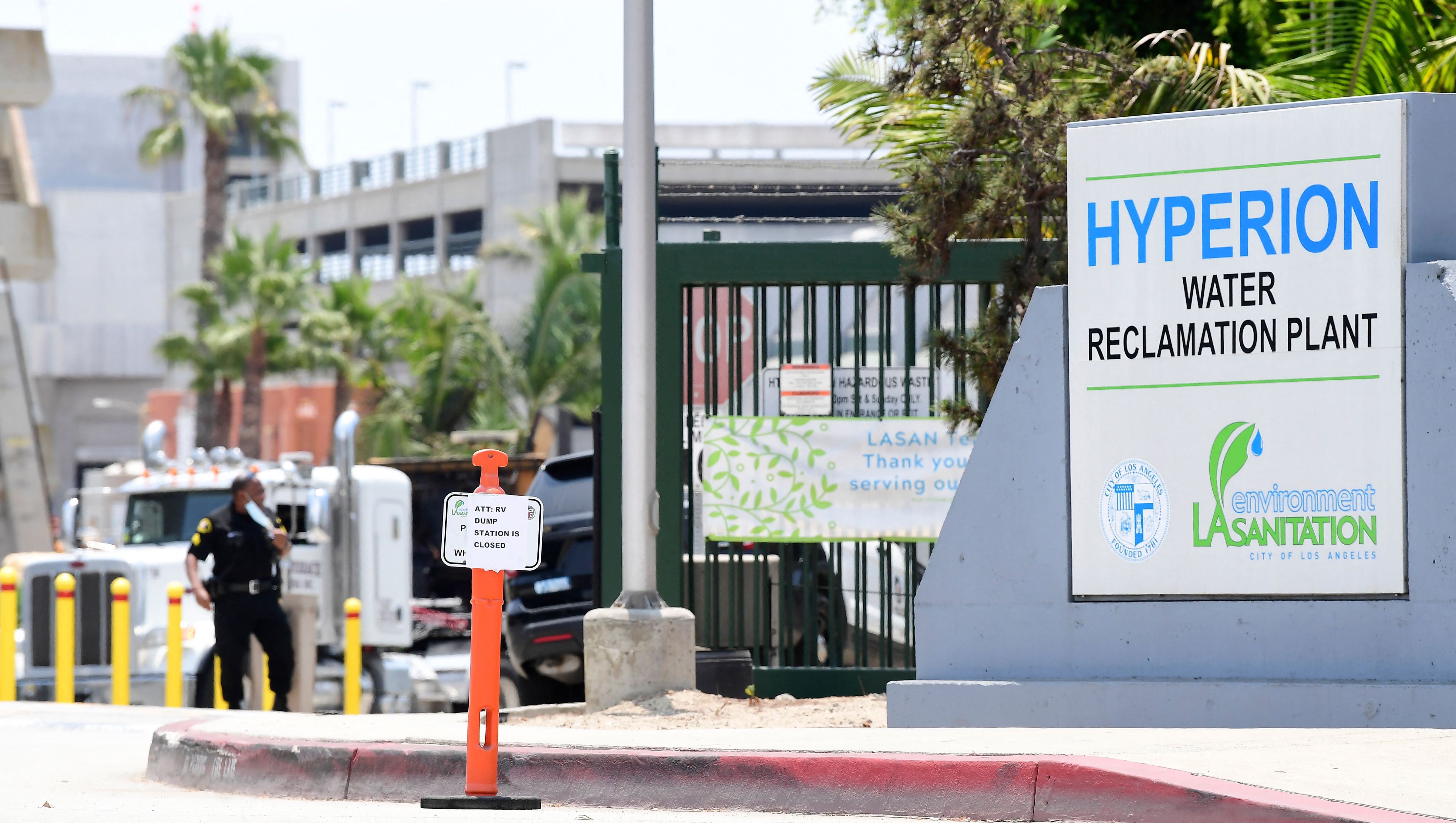 Advertencias de bacterias permanece en playas de Los Ángeles después del derrame de aguas residuales en sus costas 