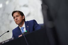 “La doctrina de debilidad de Trump y Biden”: senador apunta a ambos presidentes por mal manejo de Afganistán